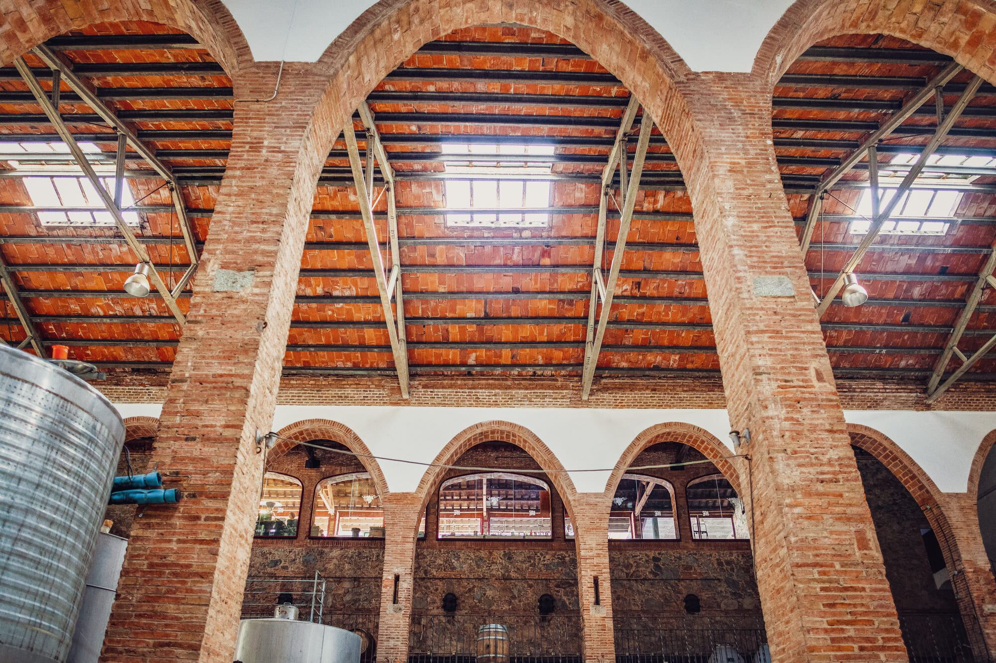 Interior del celler històric de Celler Marfil a Alella